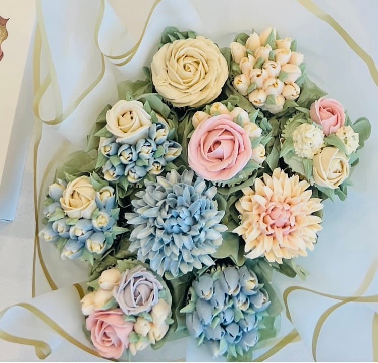 Petite bouquets -10 cupcakes 