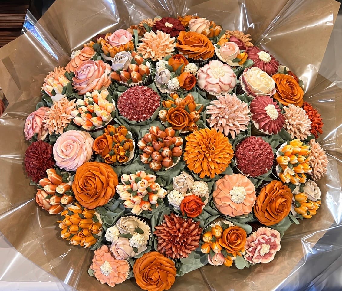     Luxe Garden Bouquet (50 cupcakes)