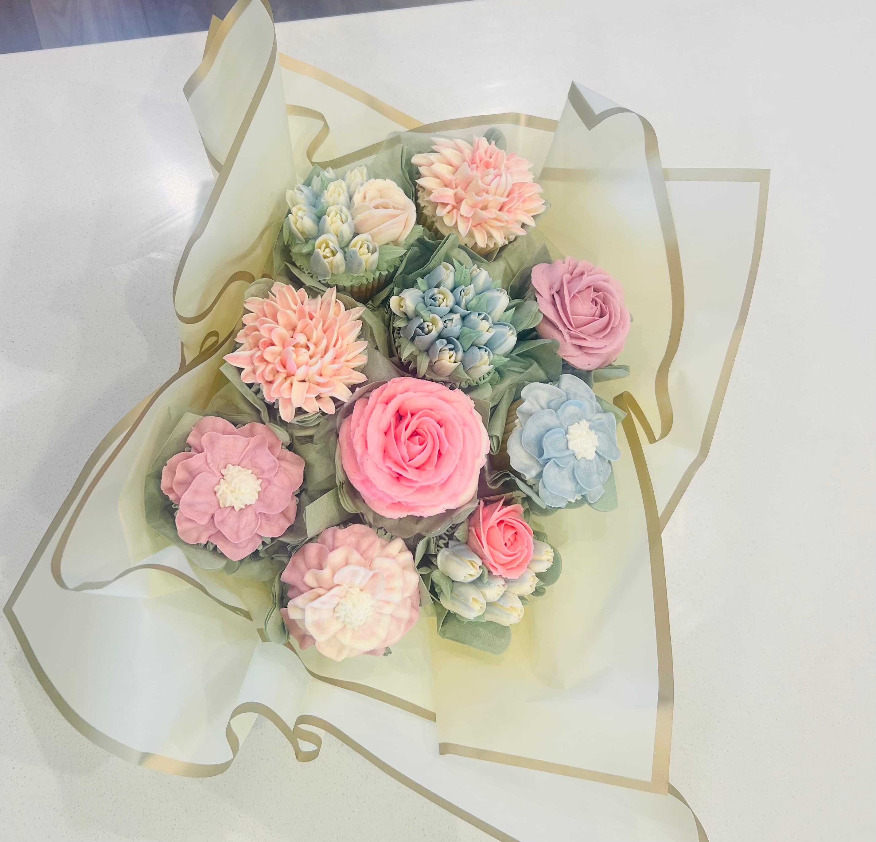 Blushing Garden bouquets-10 cupcakes